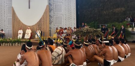 Papa Francesco con i popoli amazzonici a Puerto Maldonado in Perù.