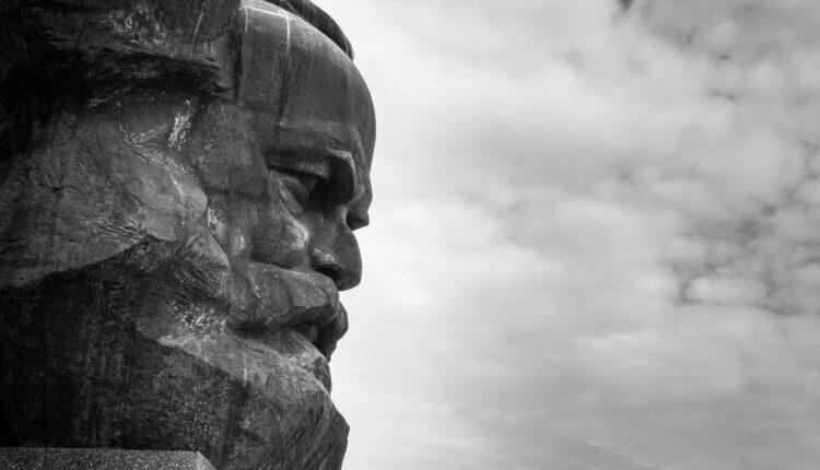 Karl Marx Monument in Chemnitz - Saxony, Germany. Foto: iStock/weiXx