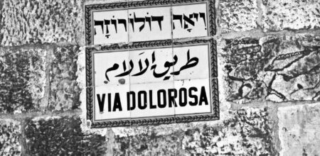 Sign via dolorosa in Jerusalem. Foto: iStock/travelview