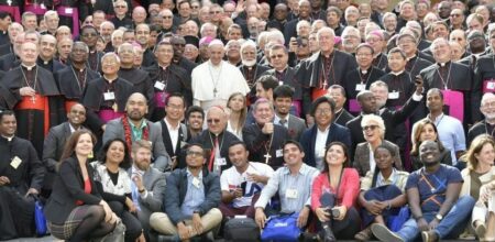 Foto "di gruppo" alla fine del Sinodo (Vatican Media)