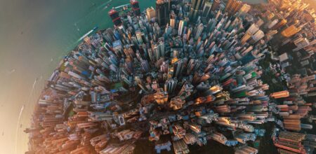 Little planet. Aerial view of Hong Kong Downtown. Foto: iStock(tampatra