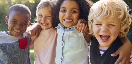 Four kids hanging out together in the garden (iStock/monkeybusinessimages)