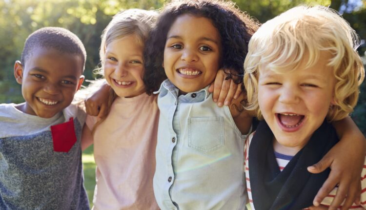 Four kids hanging out together in the garden (iStock/monkeybusinessimages)