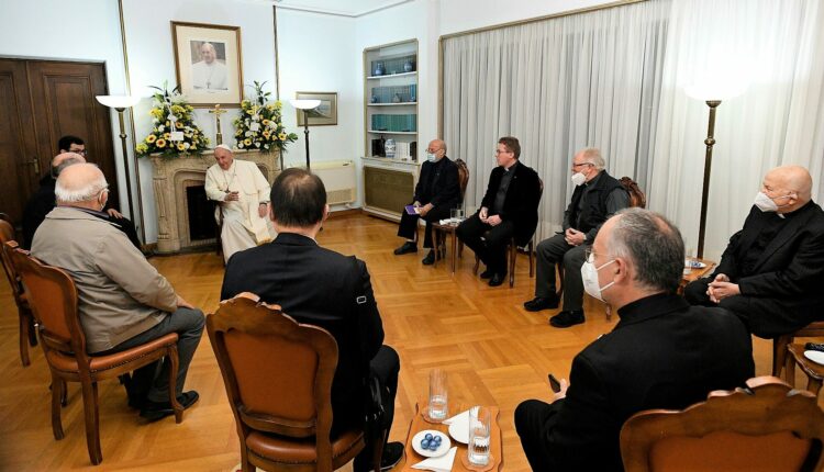 Papa Francesco a colloquio con i gesuiti che operano in Grecia