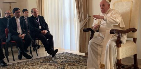 Papa Francesco durante conversazione coi gesuiti a Malta (foto: Antonio Spadaro)