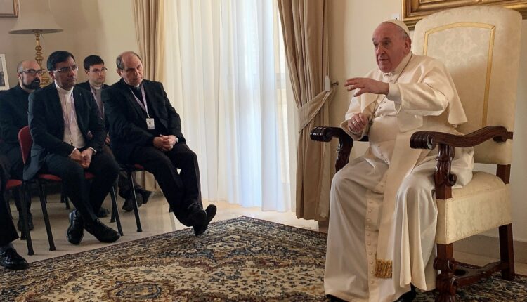 Papa Francesco durante conversazione coi gesuiti a Malta (foto: Antonio Spadaro)