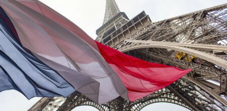 La bandiera francese e la Tour Eiffel.