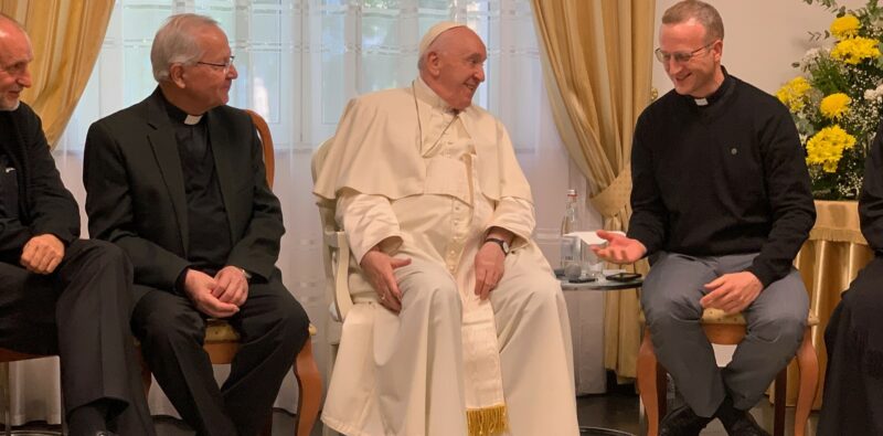 “Liberare i cuori dall’odio”. Papa Francesco incontra i gesuiti della Regione russa