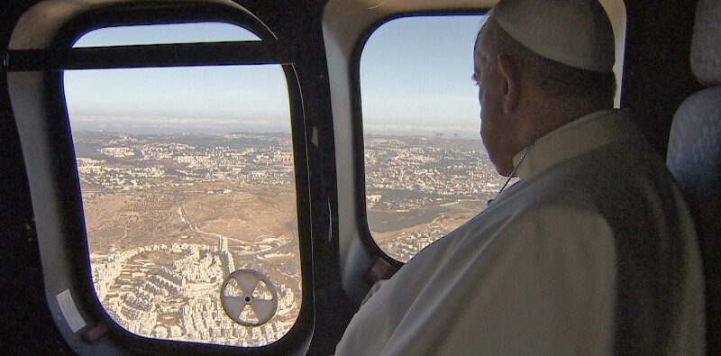 “In viaggio”. Il lungo pellegrinaggio di papa Francesco