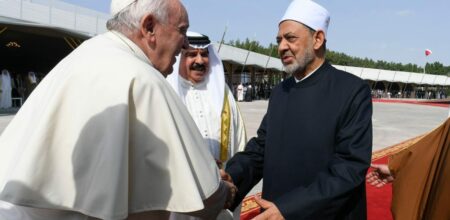 Il Papa, il re del Bahrein e il grande imam al-Tayyb.