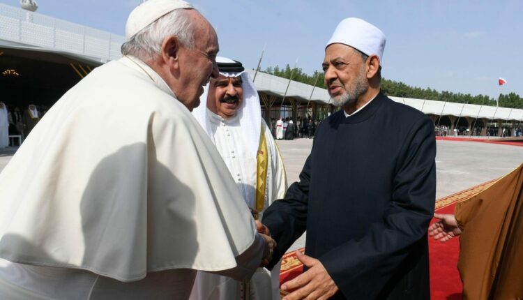 Il Papa, il re del Bahrein e il grande imam al-Tayyb.