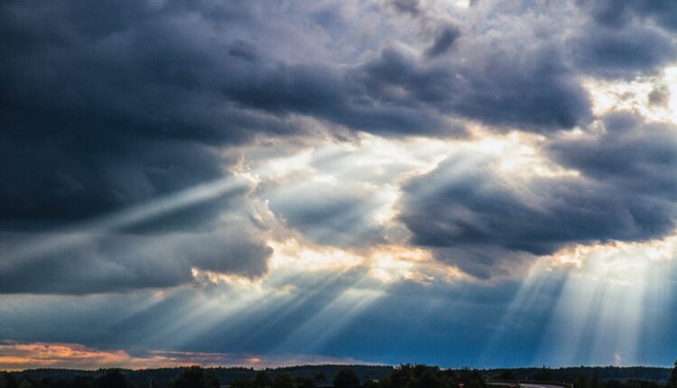 di sole tra le nuvole.