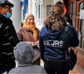 Papa Francesco, dieci anni di viaggio con migranti e rifugiati