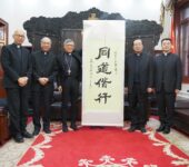 Mons. Stephen Chow durante l'incontro con il vescovo di Pechino Li Shan