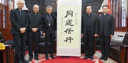 Mons. Stephen Chow durante l'incontro con il vescovo di Pechino Li Shan