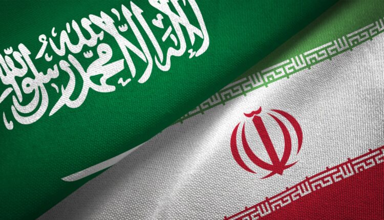 Le bandiere di Iran e Arabia Saudita.