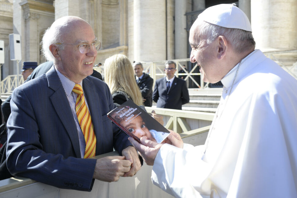 Sandro Calvani con papa Francesco.