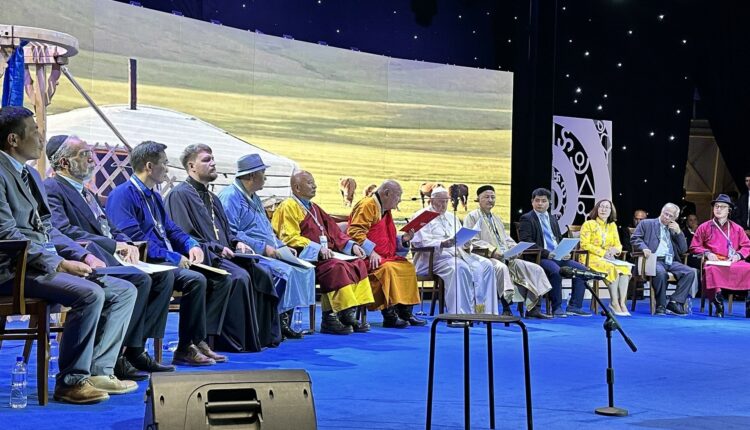 Mongolia. L’incontro ecumenico e interreligioso con papa Francesco presso l’Hun Theatre.