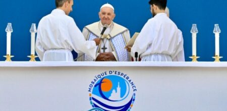 Papa Francesco durante la Santa Messa a Marsiglia.