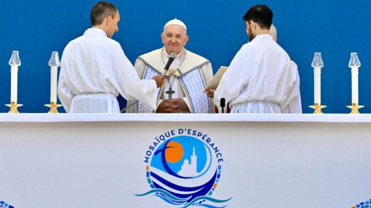 Papa Francesco durante la Santa Messa a Marsiglia.