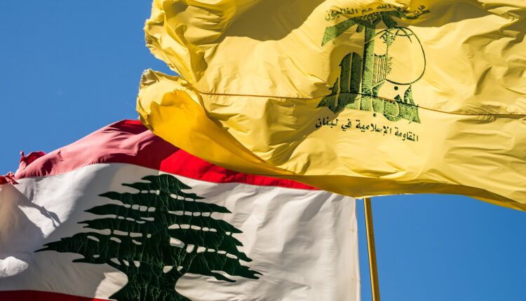 Bandiere di Hezbollah e del Libano.