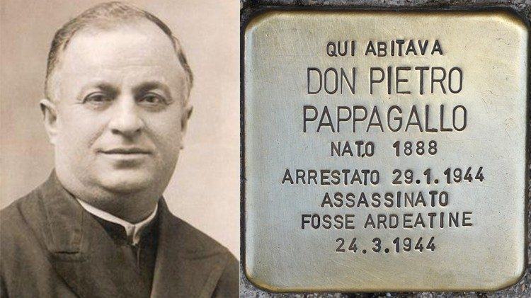 Don Pietro Pappagallo e la "pietra d'inciampo" posta per ricordarlo sulla strada della casa che abitava.