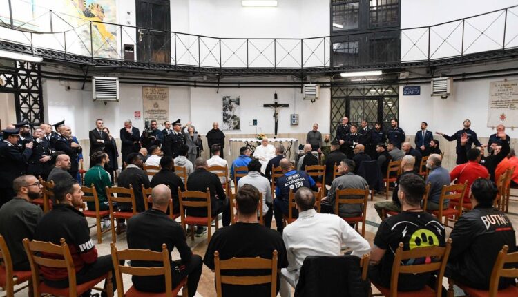 Papa Francesco in visita al carcere di Regina Coeli, 17 aprile 2025 (Foto: Vatican Media)
