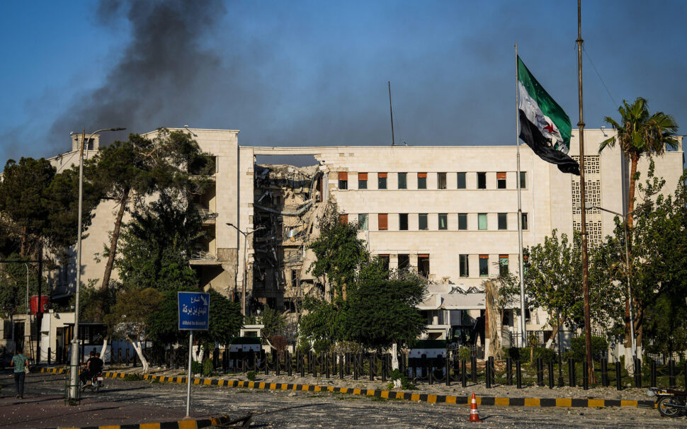 Ministero della Difesa siriano dopo il bombardamento israeliano del luglio 2025. (Alamy)