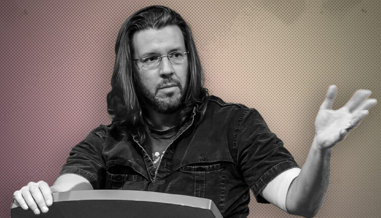 David Foster Wallace (Elaborazione su foto di Steve Rhodes/Flickr)