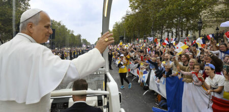Papa Leone XIV a Parigi, durante il suo viaggio apostolico in Francia.